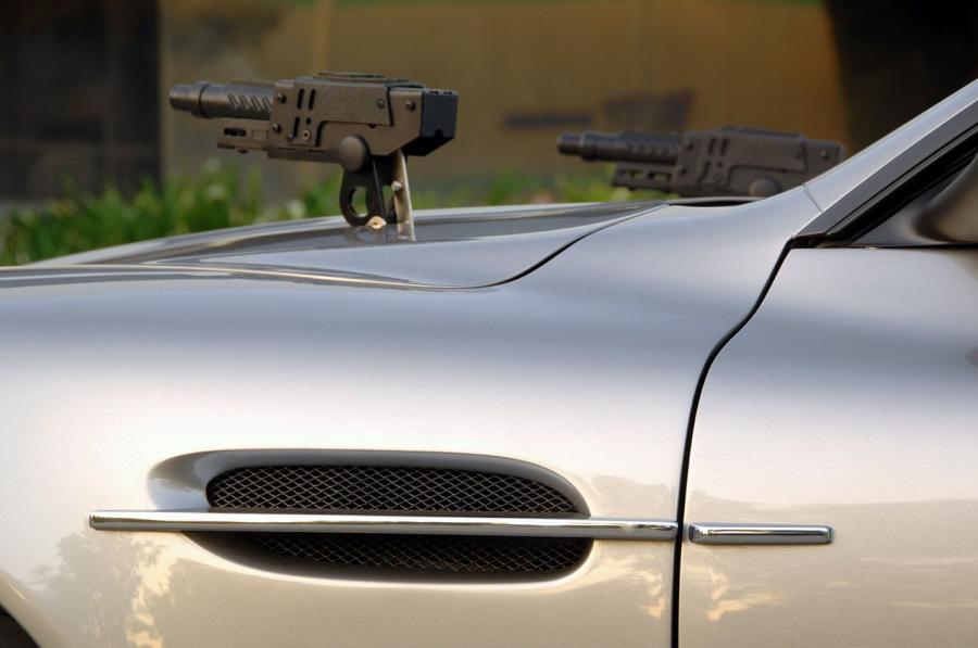  Aston Martin V12 Vanquish Replica 2008 года  (фото 26 из 31)